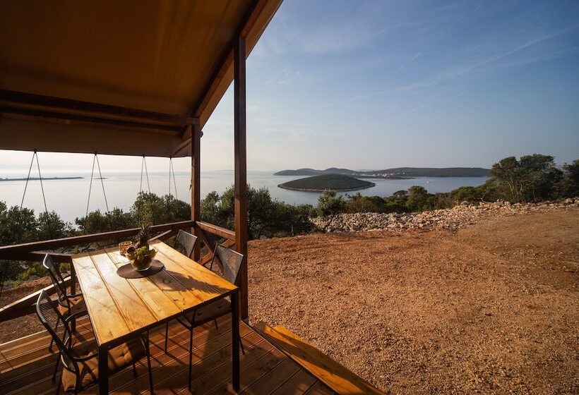 Hotell Glamping Tents And Mobile Homes Trasorka   Campsite