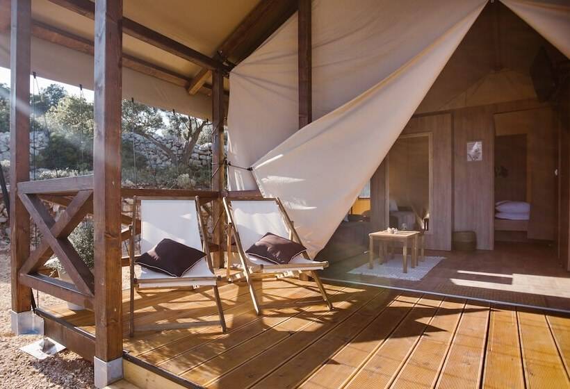 Hotell Glamping Tents And Mobile Homes Trasorka   Campsite