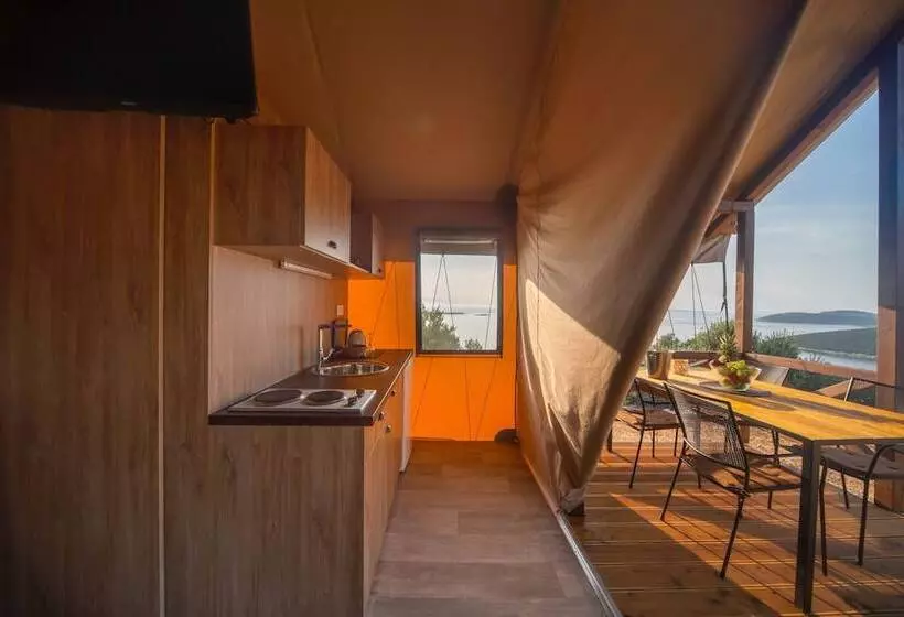 ホテル Glamping Tents And Mobile Homes Trasorka   Campsite