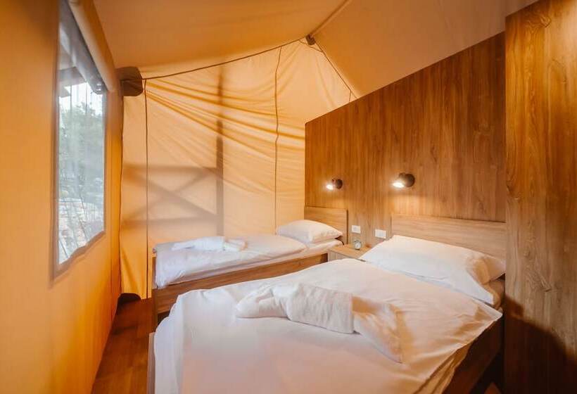 Hotell Glamping Tents And Mobile Homes Trasorka   Campsite