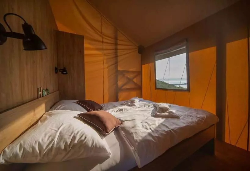 ホテル Glamping Tents And Mobile Homes Trasorka   Campsite