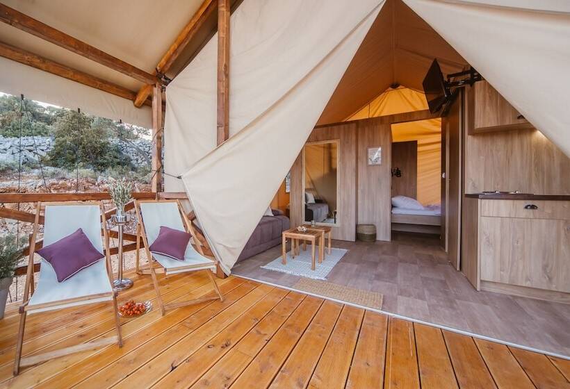Hotell Glamping Tents And Mobile Homes Trasorka   Campsite