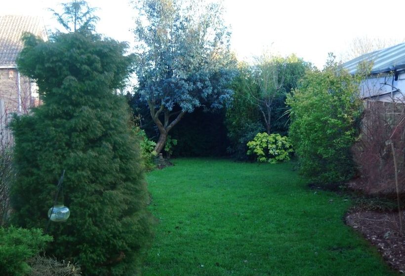 Отель The Poppies