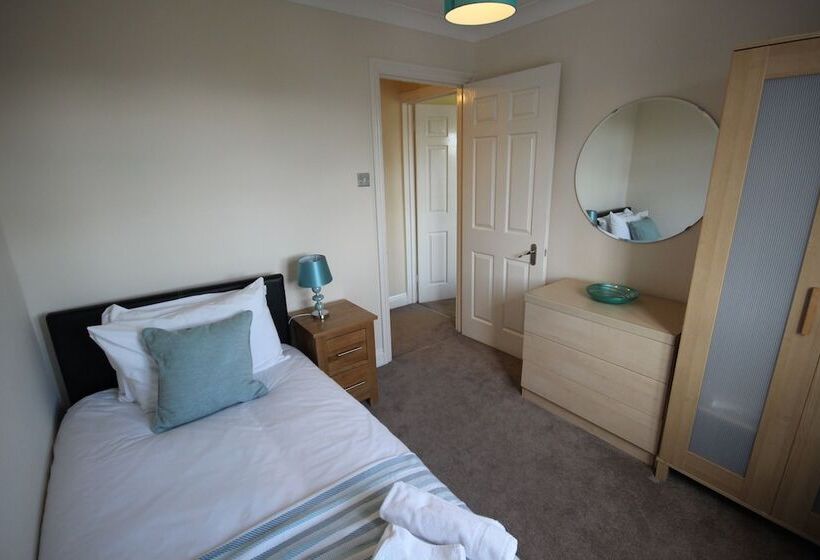 Отель The Poppies