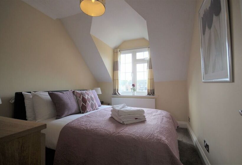 Отель The Poppies