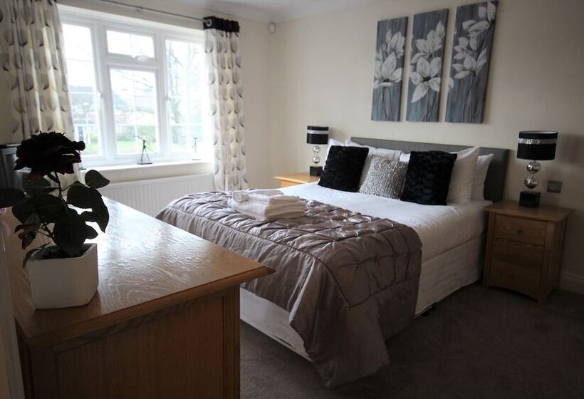 Отель The Poppies