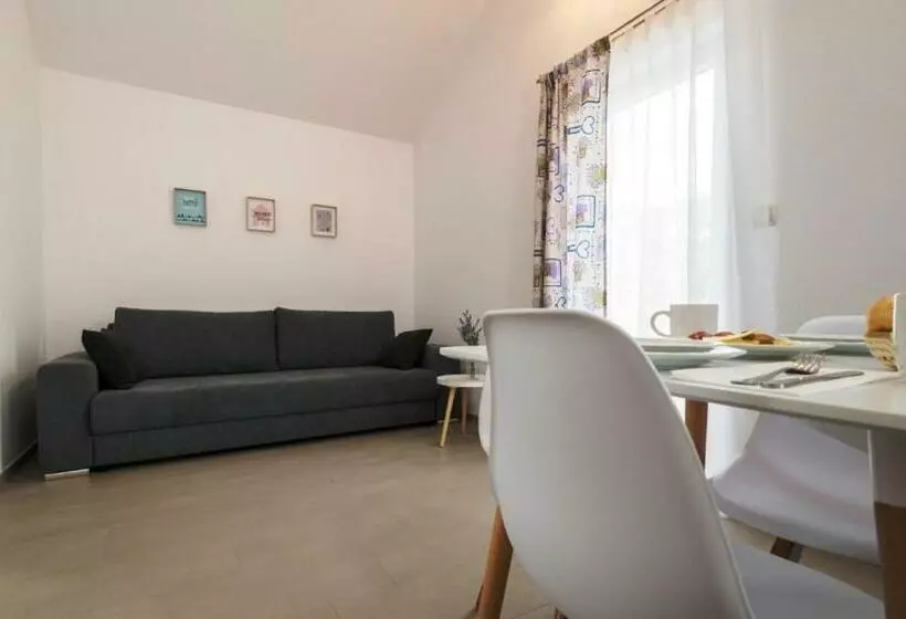 Apartmani Livaja