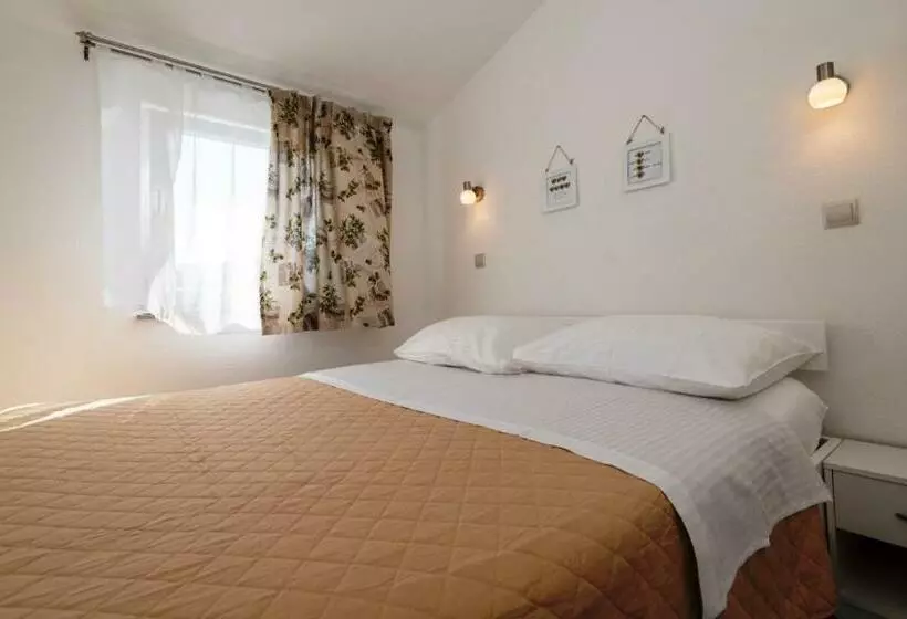 Apartmani Livaja