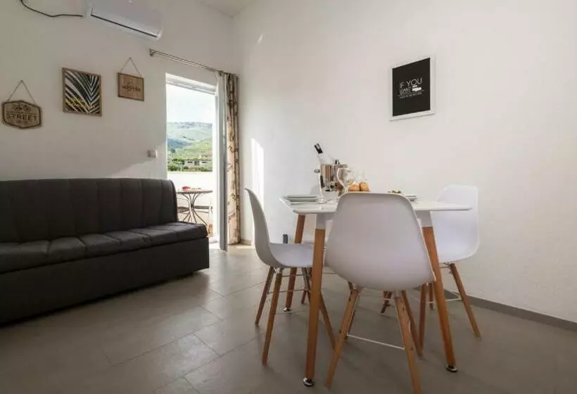 Apartmani Livaja