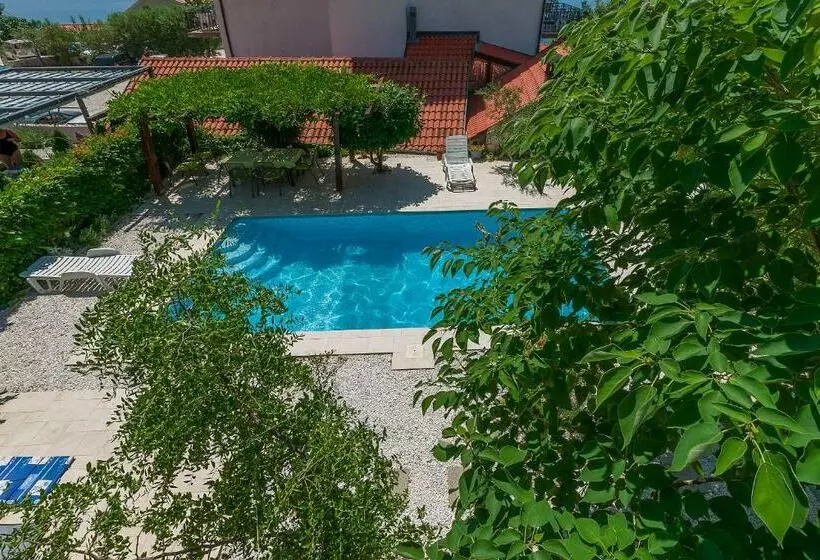 Apartments Ljiljana