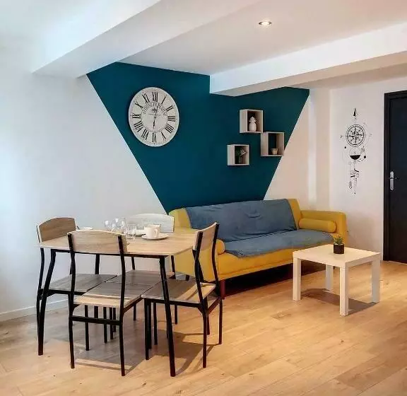 Le Capitaine Port De Castelnaudary Avec Box