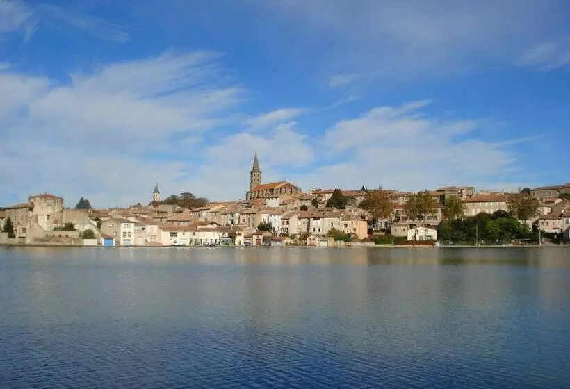 Le Capitaine Port De Castelnaudary Avec Box