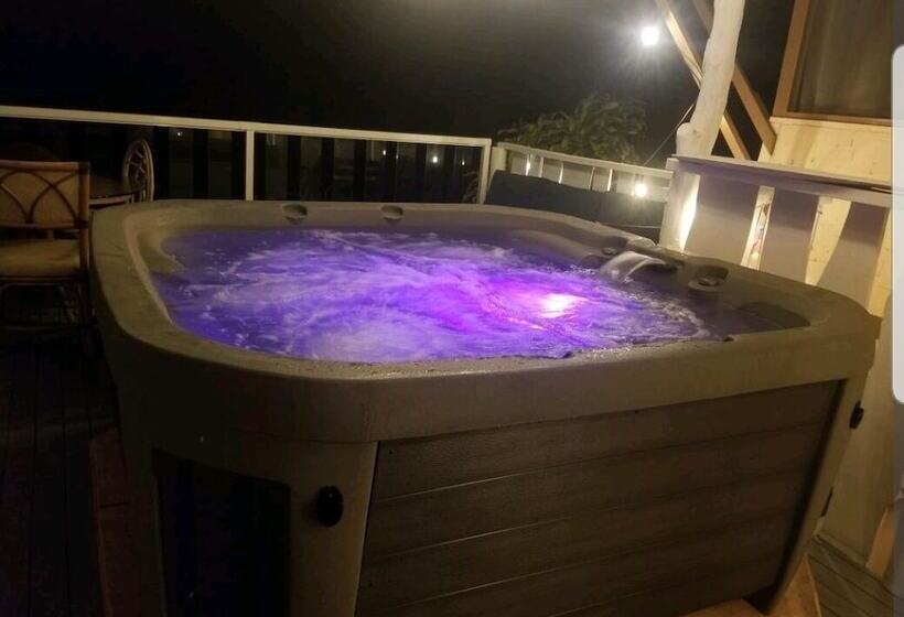 Bed and Breakfast Plumeria Grove Cottage