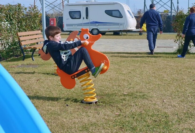 هتل Camping Verona Village