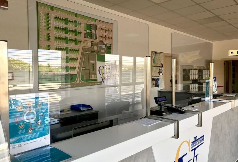 هتل Camping Verona Village