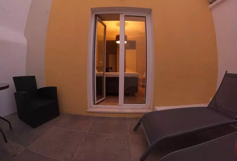 Majatalo Temple Suites Guesthouse