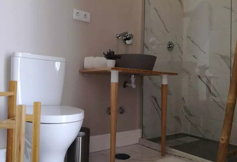 Majatalo Temple Suites Guesthouse