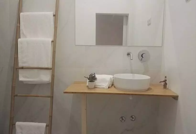 Majatalo Temple Suites Guesthouse