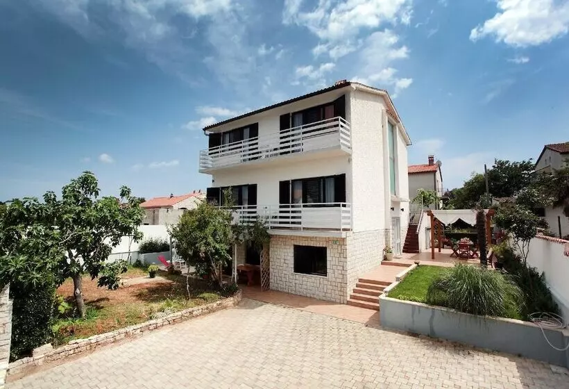 Apartments Biba Banjole / Two Bedrooms A1