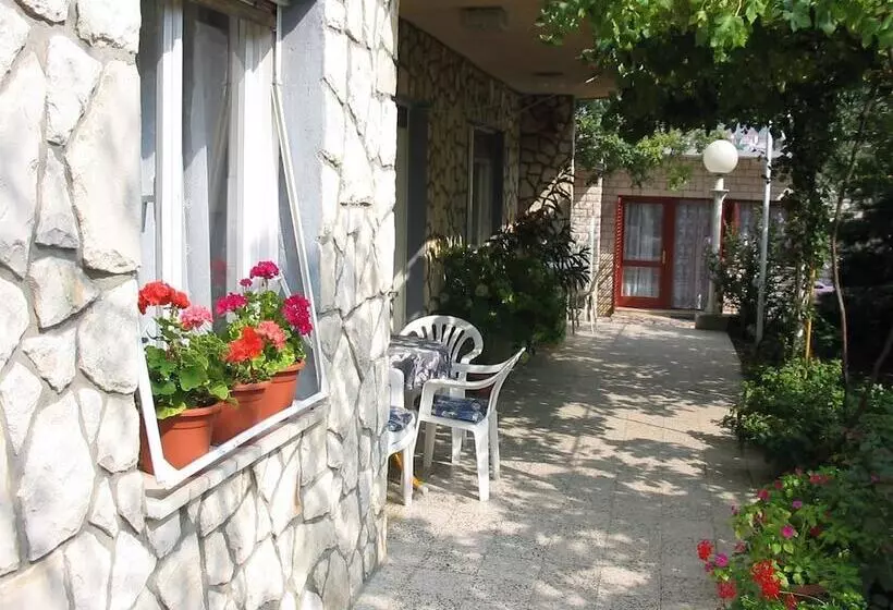 Apartments Gorana Novi V