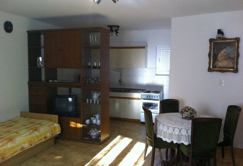 Apartments Gorana Novi V