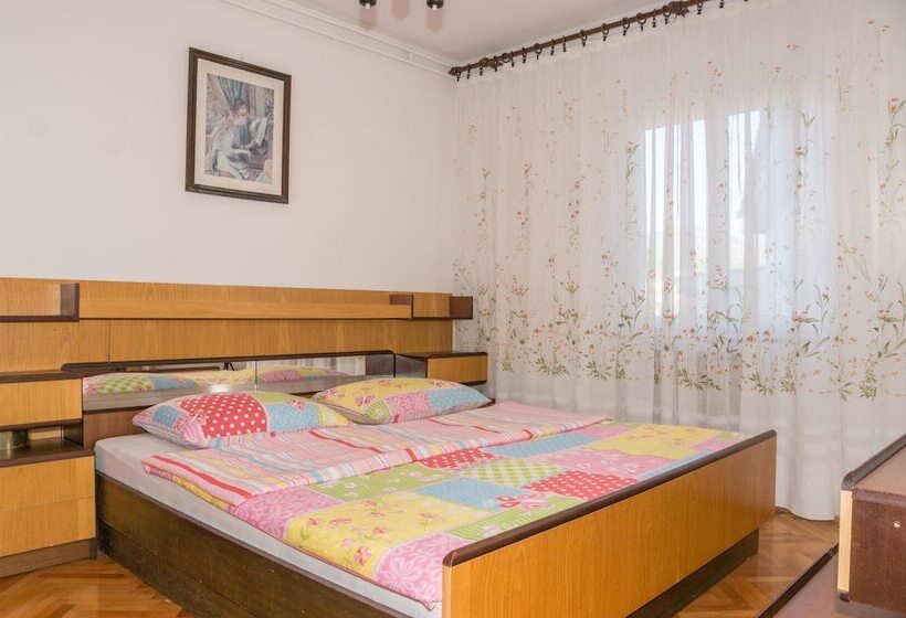 Apartments Gorana Novi V