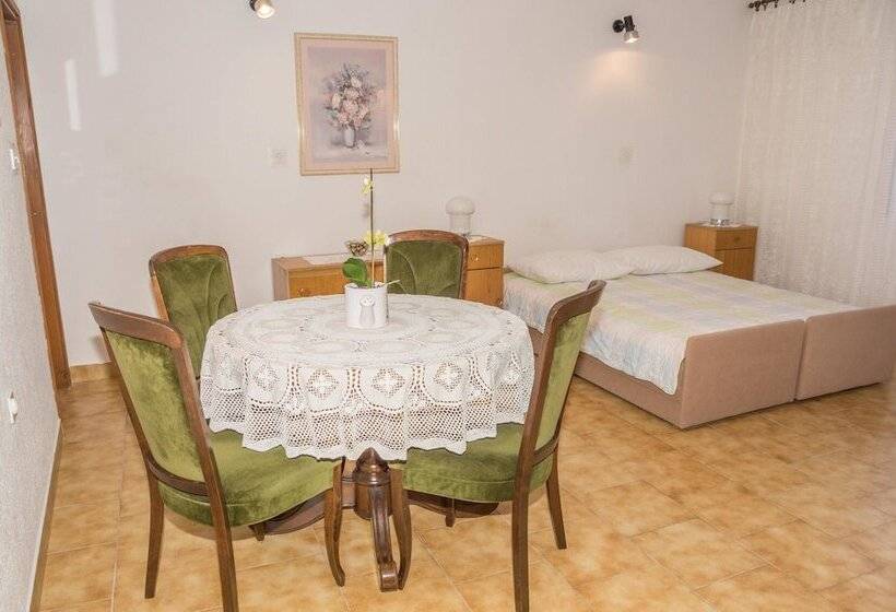 Apartments Gorana Novi V