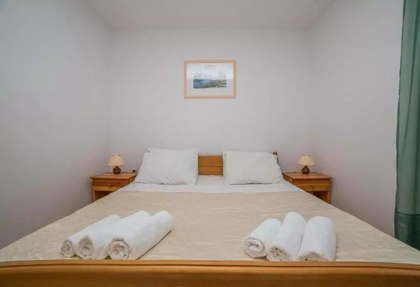 Apartments Klarić Sabunike