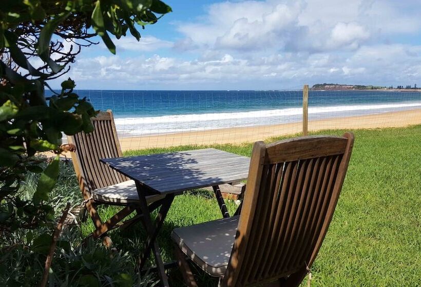 Coachhouse On The Beach