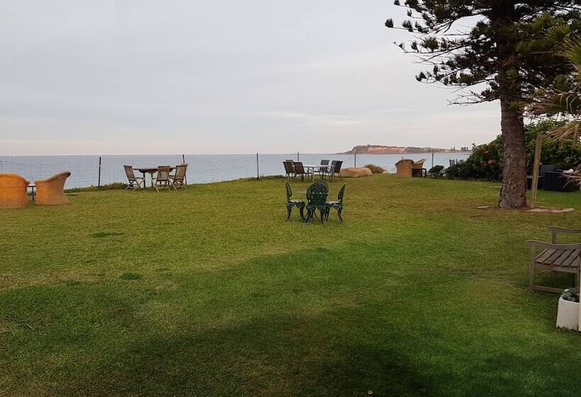 Coachhouse On The Beach