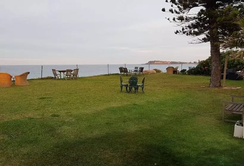 Coachhouse On The Beach