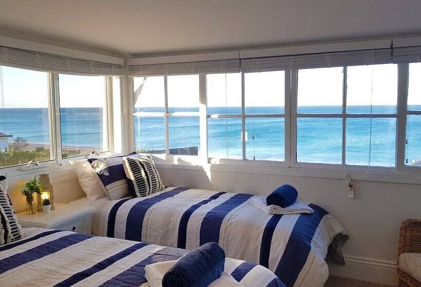 Coachhouse On The Beach