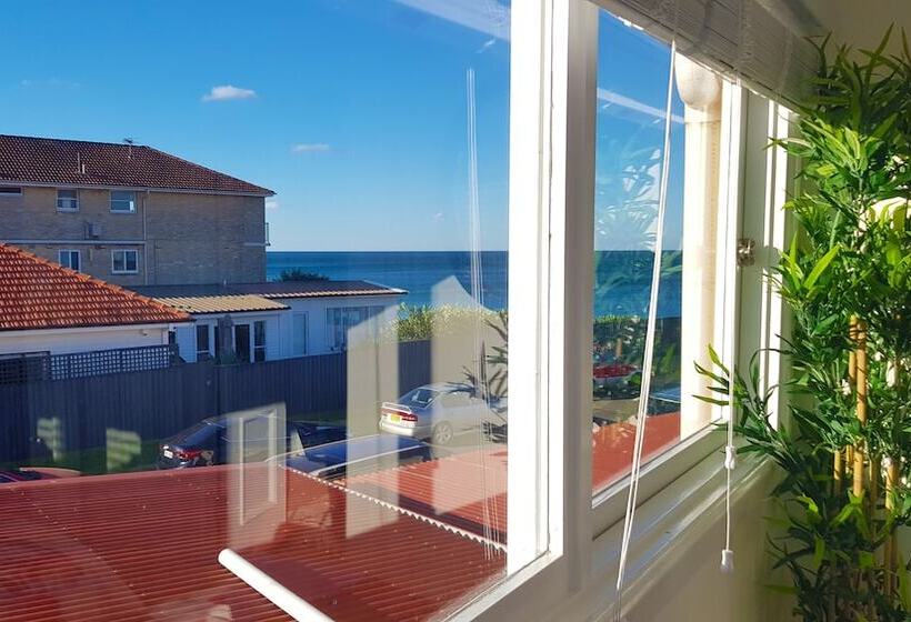 Coachhouse On The Beach