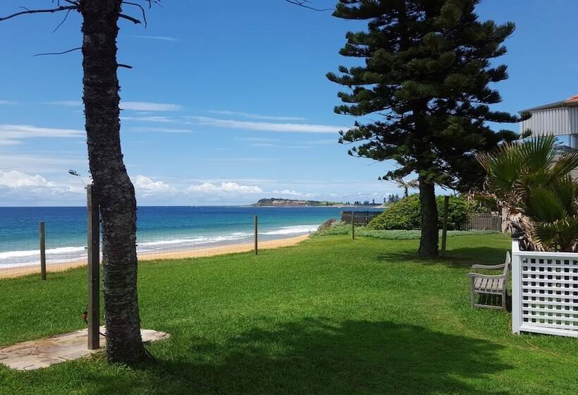 Coachhouse On The Beach