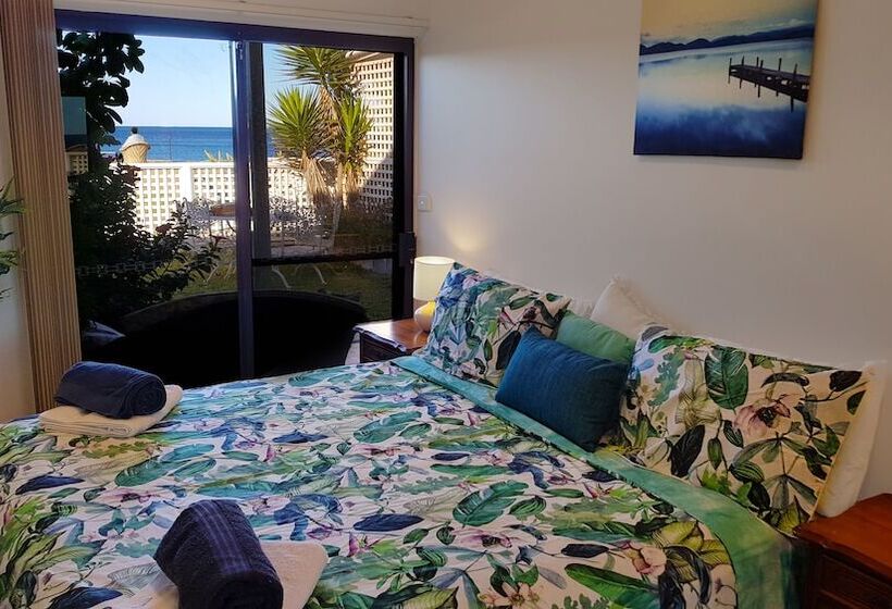 Coachhouse On The Beach