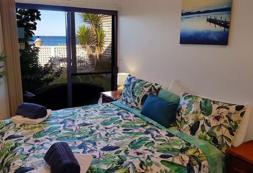 Coachhouse On The Beach
