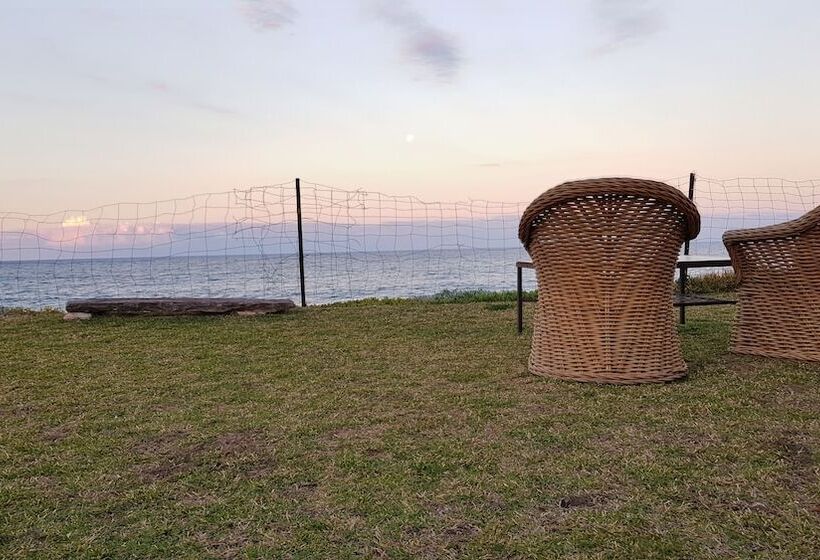 Coachhouse On The Beach