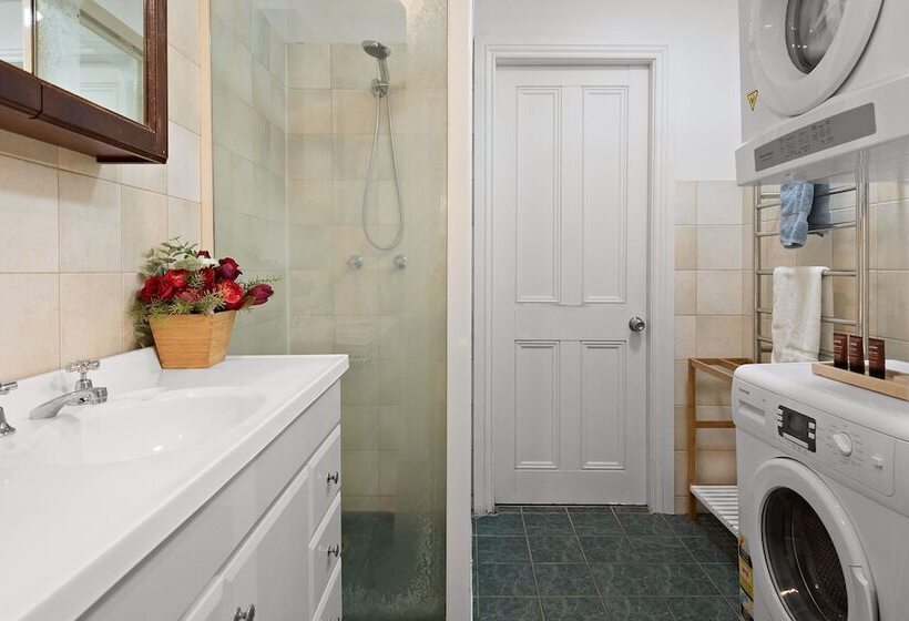 Coachhouse On The Beach