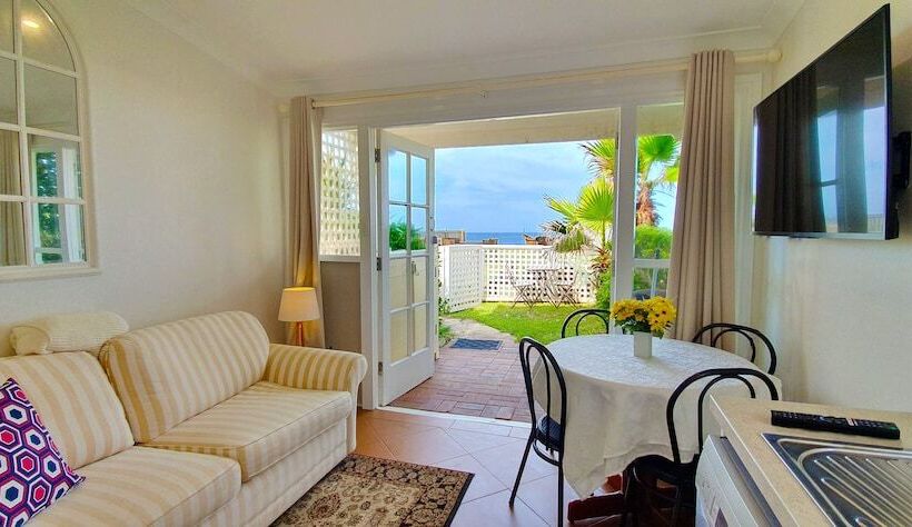 Coachhouse On The Beach