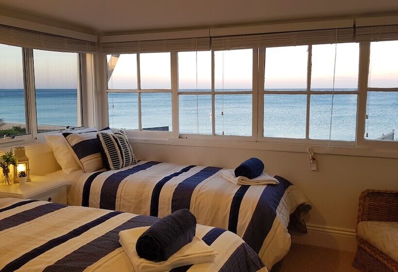Coachhouse On The Beach