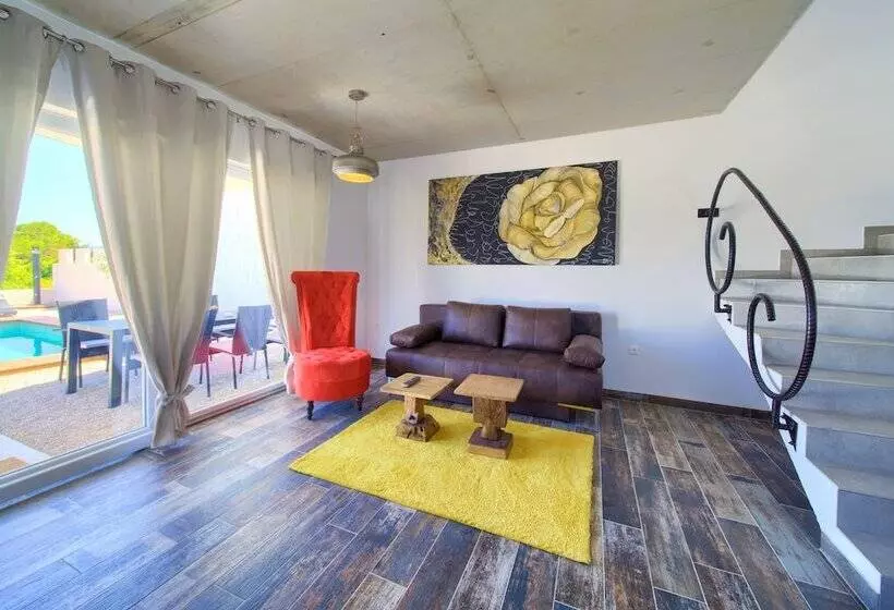 Pax House 2