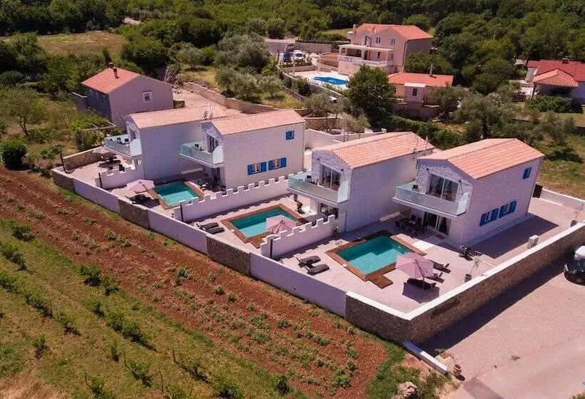 Pax House 2