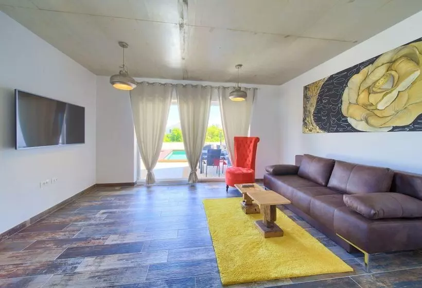 Pax House 2