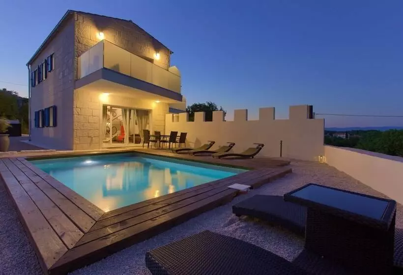 Pax House 2