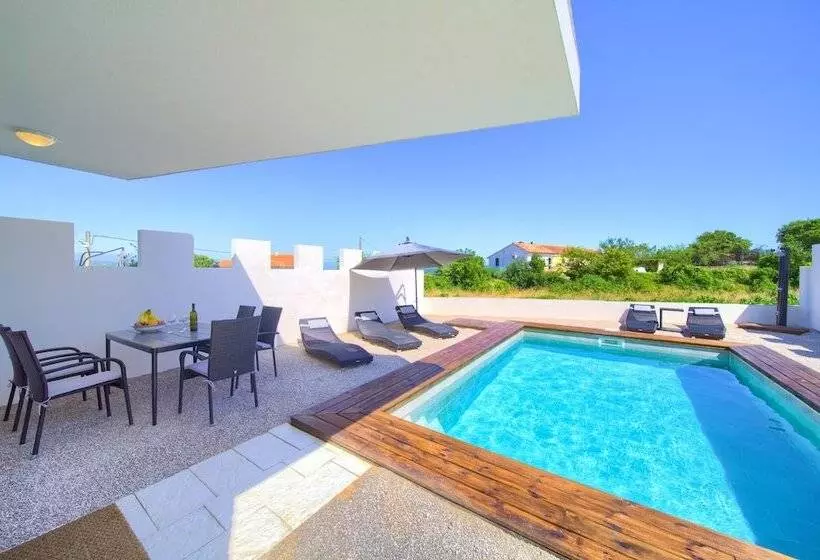 Pax House 2