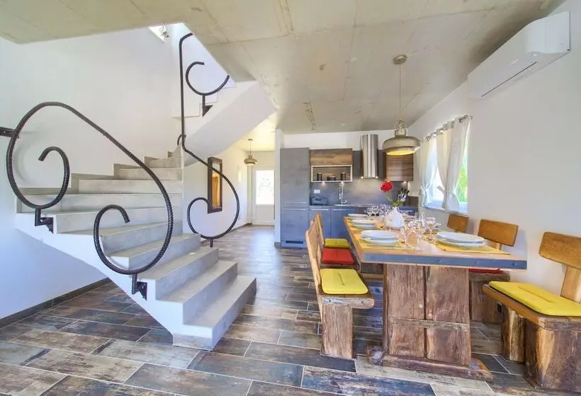 Pax House 2