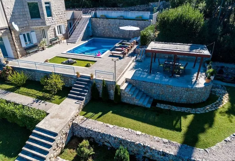 Villa Oasis Cypress