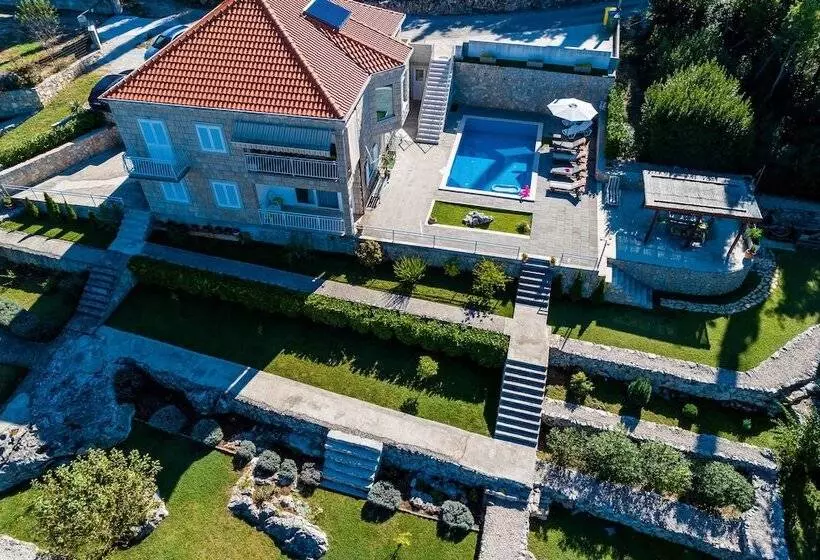 Villa Oasis Cypress