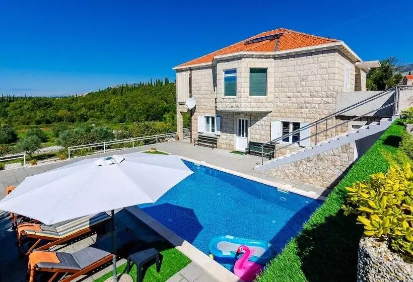 Villa Oasis Cypress