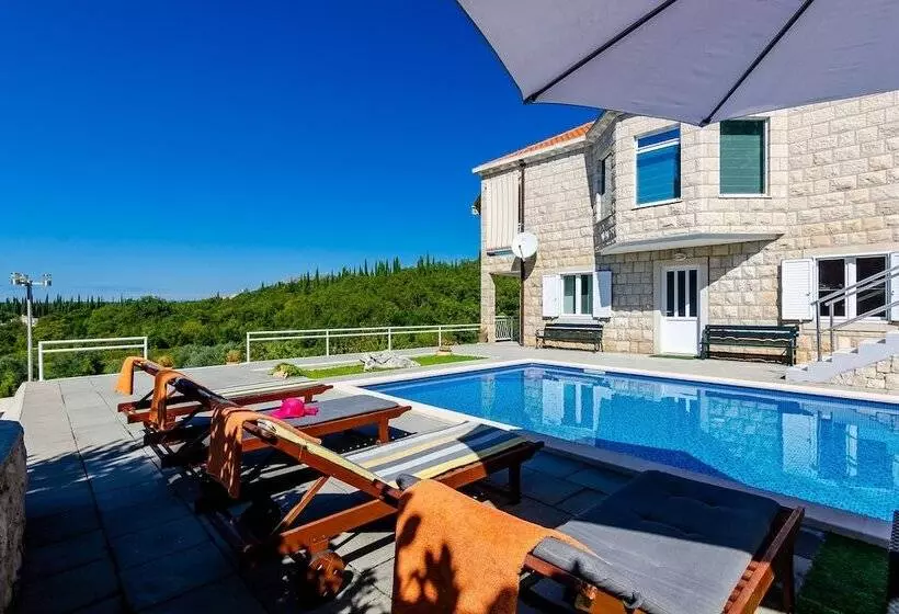 Villa Oasis Cypress